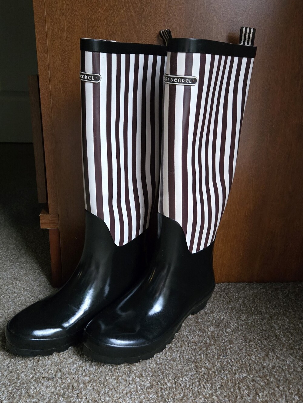 Henri Bendel striped rain boots sz 8. EUC. - Picture 3 of 11